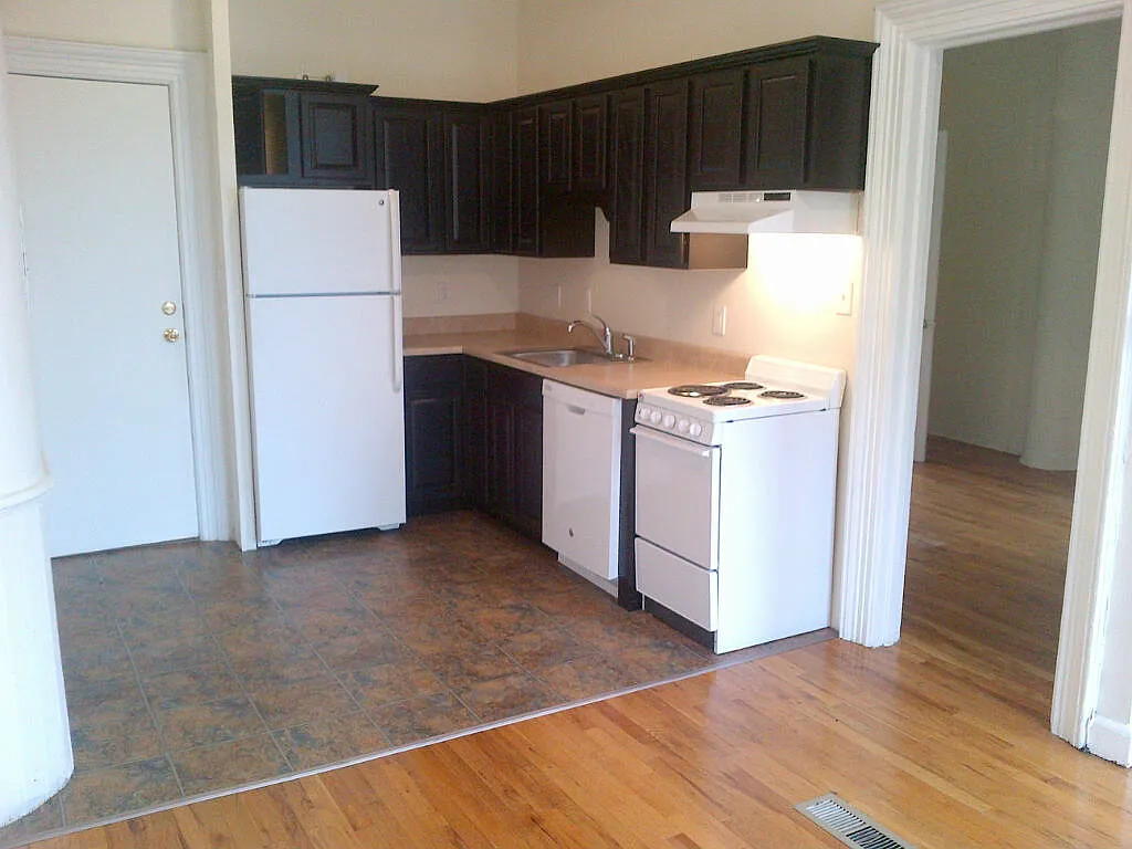 38 N Ferry St — Photo 3