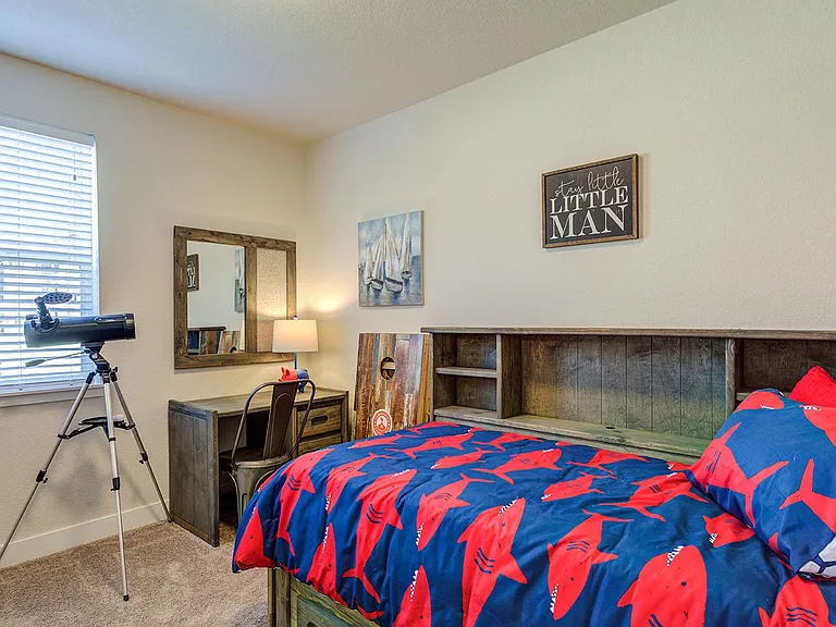 Bucking Horse Apartments — Photo 11