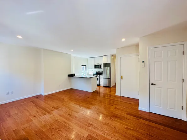 130 W Houston St #3, New York, NY 10012