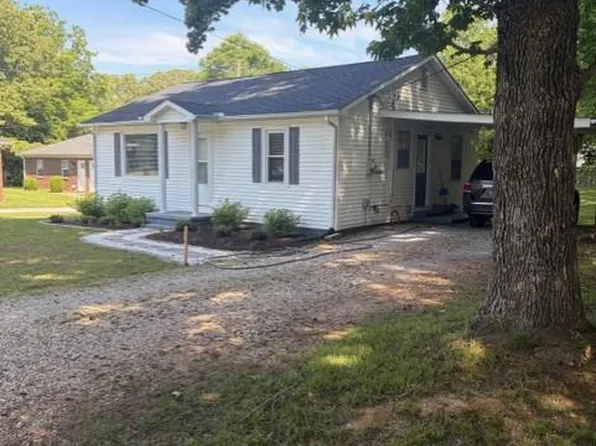 705 Memorial Dr, Paris, TN 38242