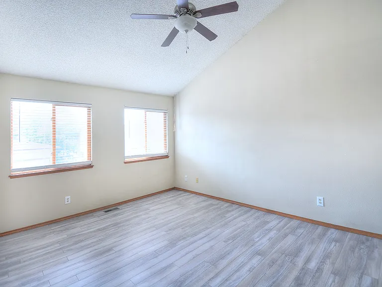 2540 Lyncrest Dr — Photo 7