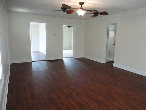 3rd image of 421 W Poplar St