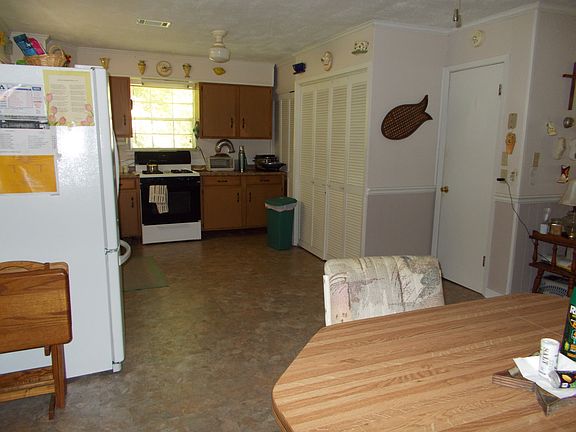 Kitchen/laundry 