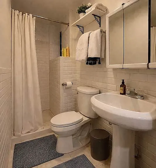 267 E 10th St #2D — Photo 4