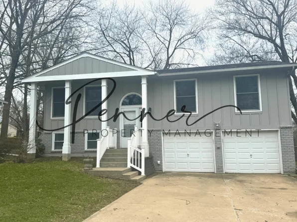 302 SE Brentwood Dr, Lees Summit, MO 64063