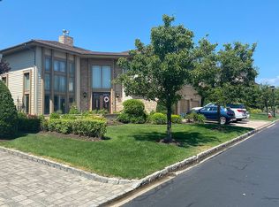 37 Kettlepond Rd, Jericho, NY 11753