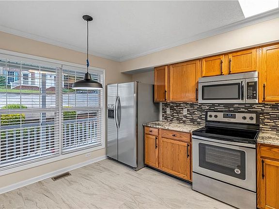 4th image of 246 Hampton Rd APT 8B
