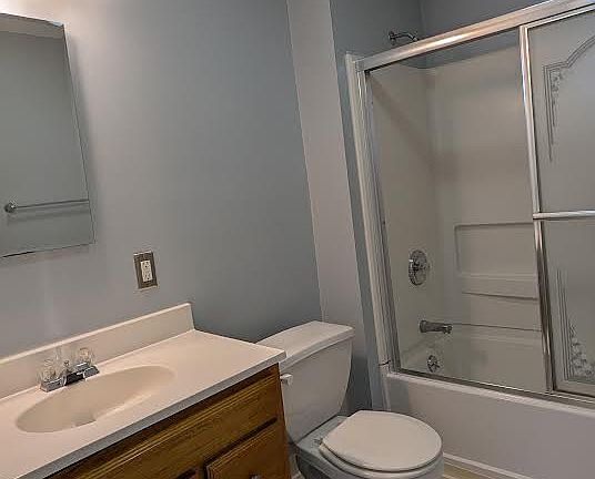 5th image of 266 Crestwood Ave