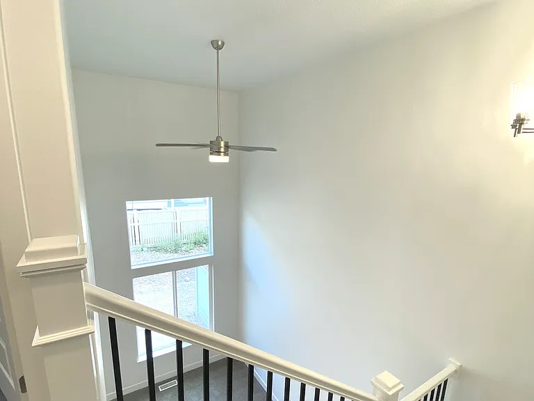 1068 N Freeman Dr — Photo 3