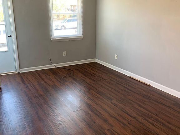 4th image of 928 Ward Dr