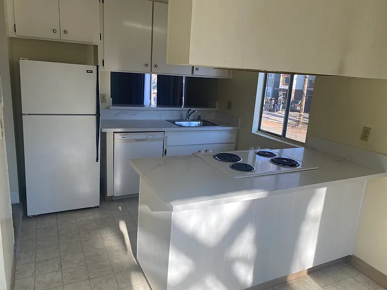 1831 H St #4 — Photo 8