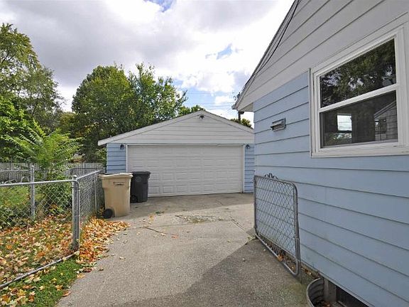 4th image of 3724 S Saint Joseph St
