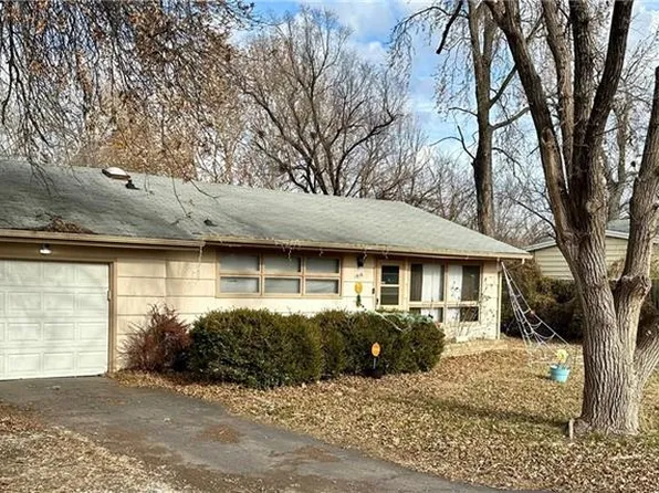 1916 SW 34th St, Topeka, KS 66611