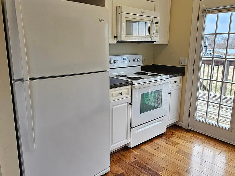 915 Nottingham Dr — Photo 9