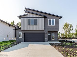 6081 Martin Ln W, West Fargo, ND