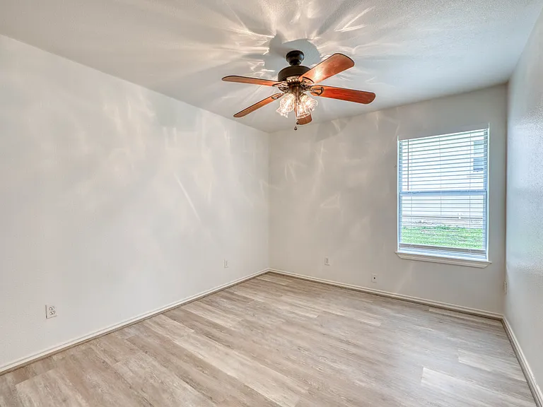 1511 Claremont Cir #A — Photo 11