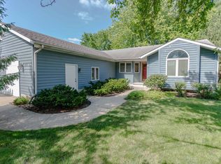 1433 Janet St, Sycamore, IL 60178