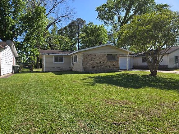 2nd image of 3937 Broadmoor Dr