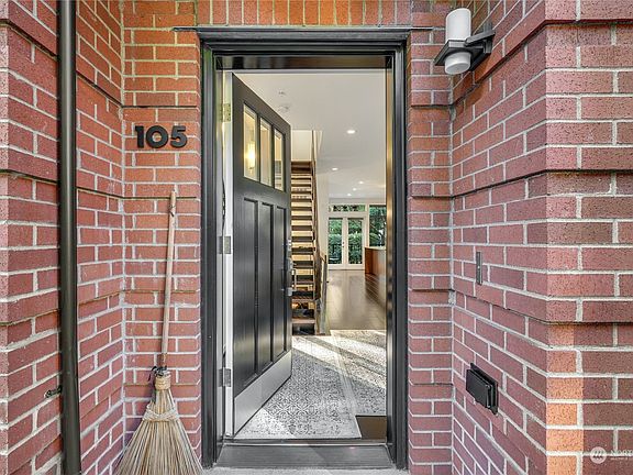 2nd image of 10575 NE 12th Place #105