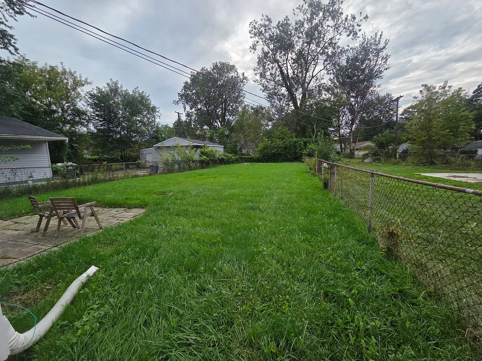 3 bed, 1001 sqft, $1,600 — Photo 2