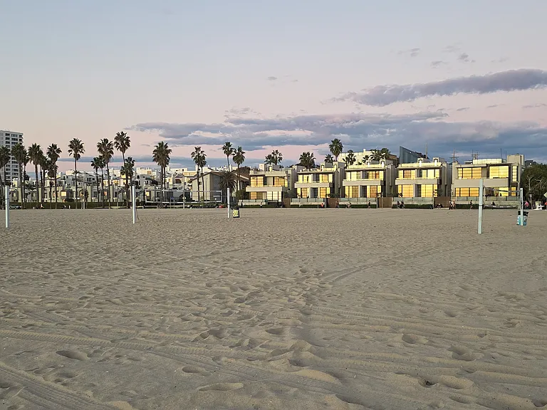 great location in multi-million dollars real estate neighborhood