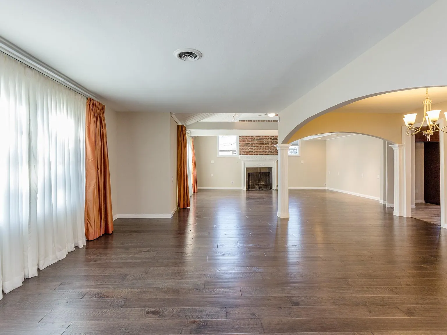 3 bed, 2.0 bath, 2220 sqft, $3,000 — Photo 4