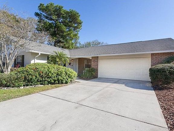 Manicured landscaping!