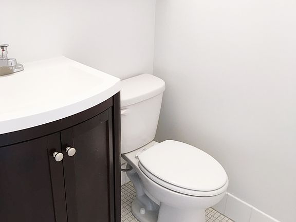 4th image of 560 3rd Ave #31A