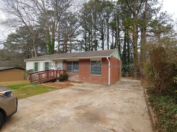 694 Lookout Dr, Forest Park, GA 30297