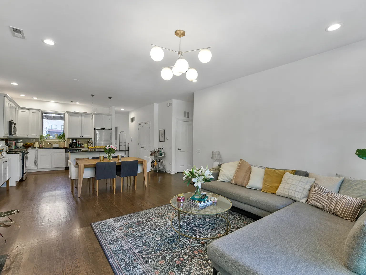 1355 W Washington Blvd — Photo 4