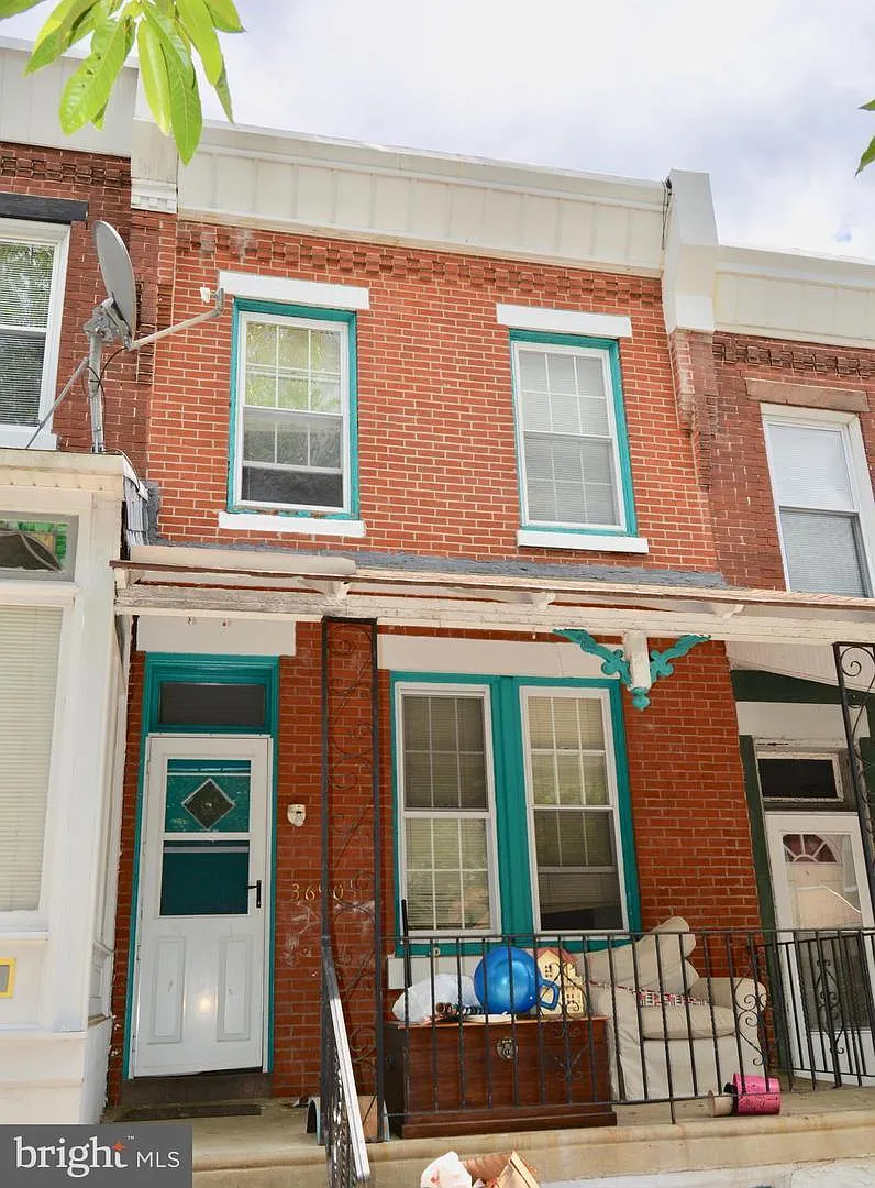 3 bed, 1.5 bath, 1064 sqft, $2,000 — Photo 1