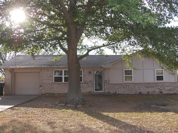 1508 Briarwood Ln, Henryetta, OK 74437