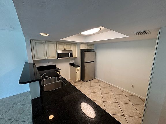 3rd image of 1428-1430 SE 6th Ave #1