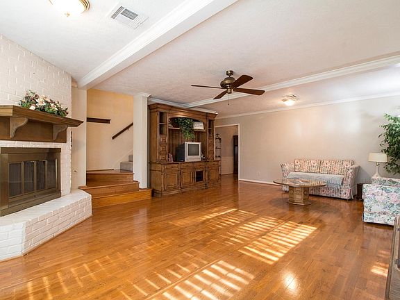5th image of 17815 Comoro Ln