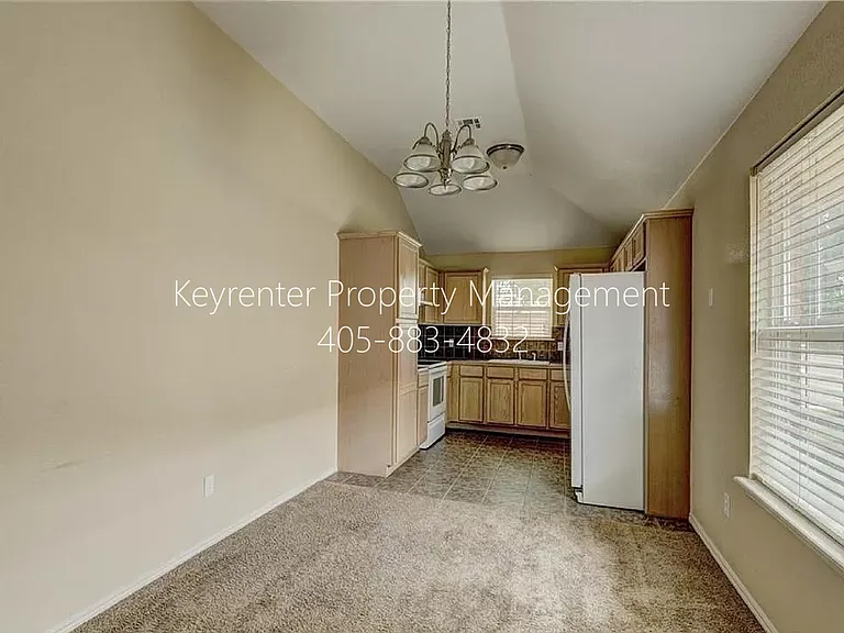 12328 SW 5th St — Photo 11