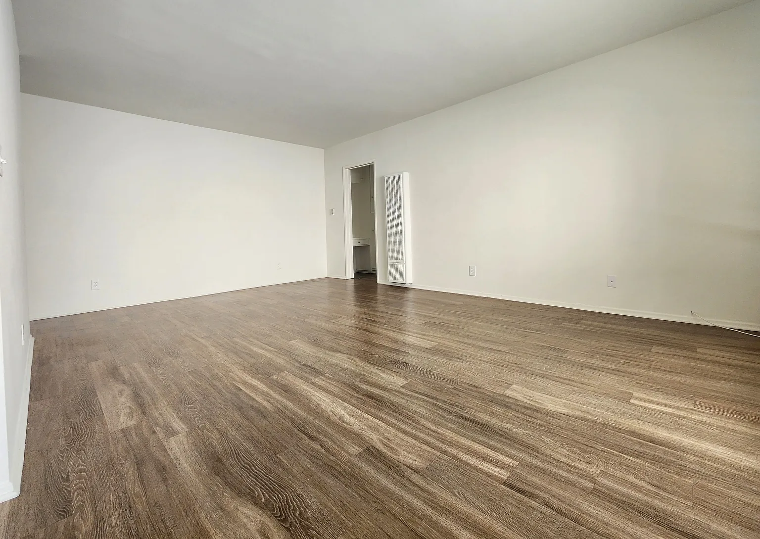 1 bed, 1.0 bath, $2,350 — Photo 3