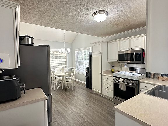 4th image of 79 Riva Ridge Ln