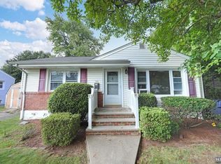 345 Merritt Ave, Bergenfield, NJ 07621