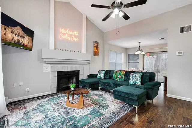 3 bed, 2.5 bath, 1478 sqft, $1,500 — Photo 2