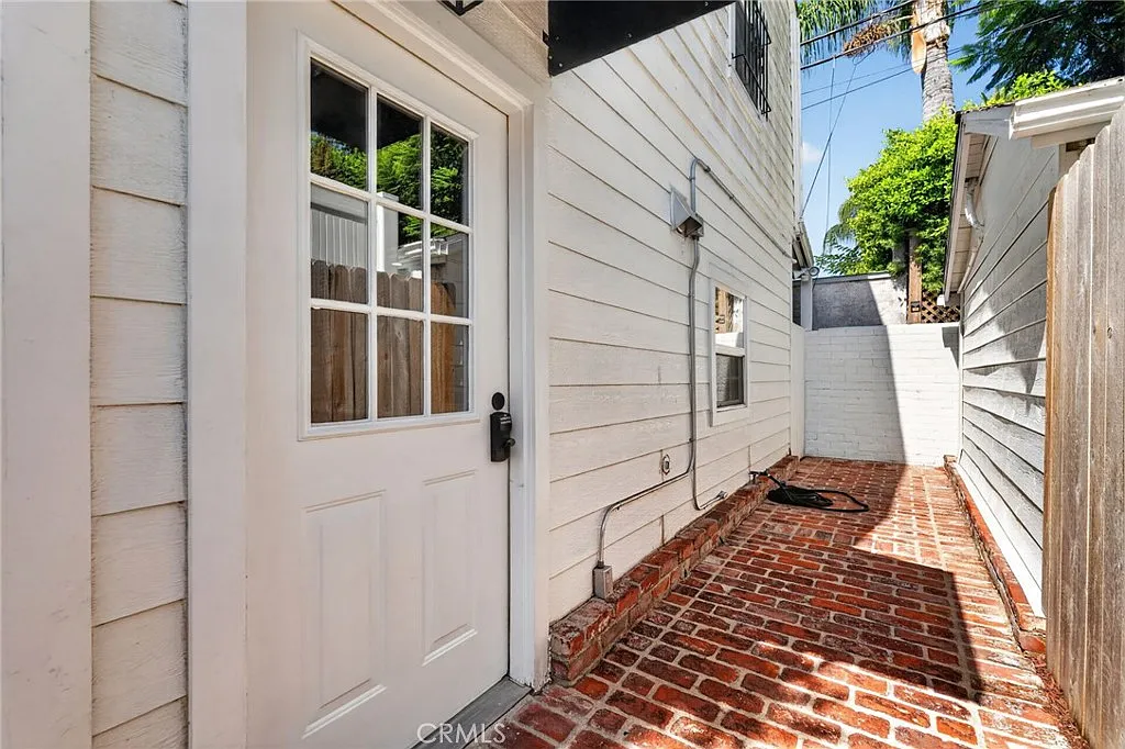2 bed, 1250 sqft, $4,500 — Photo 2