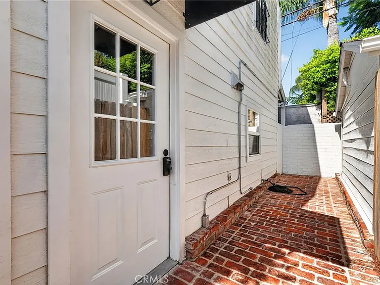 4151 Farmdale Ave — Photo 2