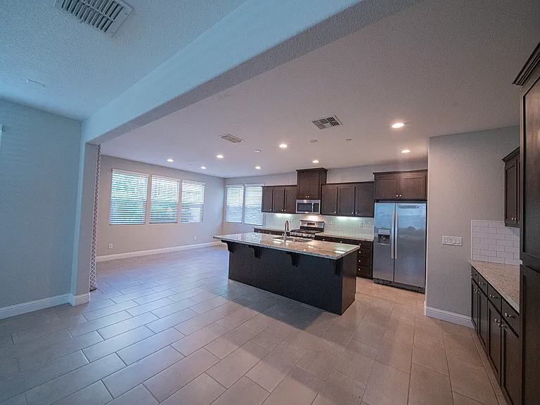 1501 Peony Ln — Photo 9