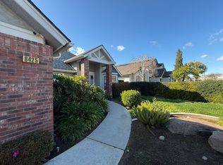 8425 N 8th St, Fresno, CA