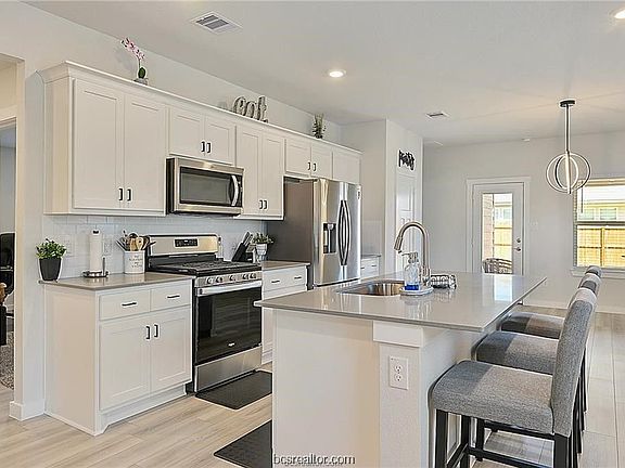 4th image of 713 Granger Ln