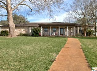 811 Us Highway 87 E, Stockdale, TX 78160