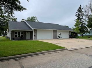 516 5th St, Oconto, WI 54153