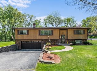 1111 Northshore Dr, Wauconda, IL 60084