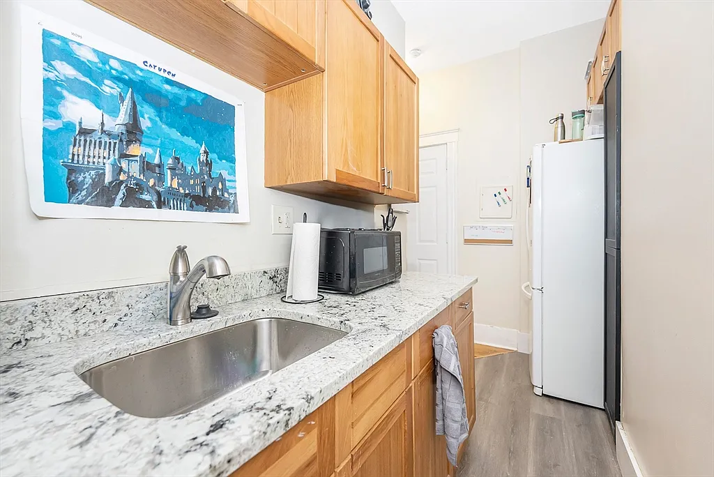 Building Photo - 137 Peterborough St #5