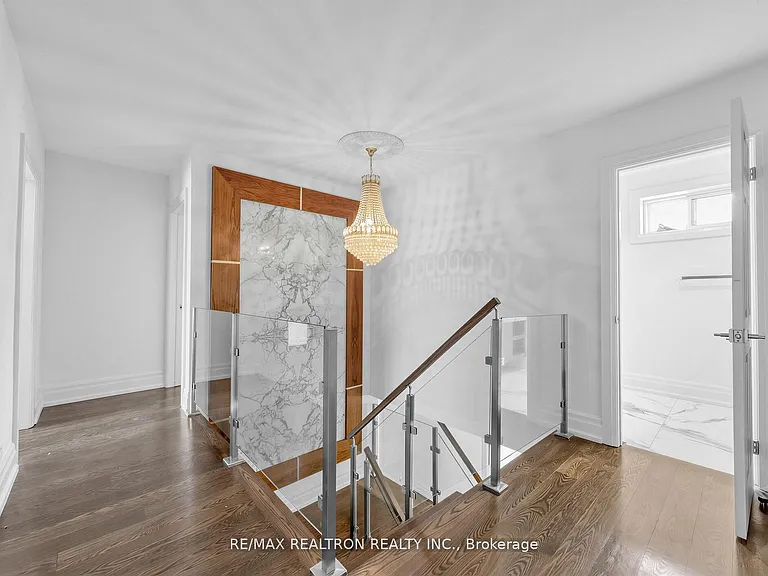 44 Pineway Blvd W — Photo 18