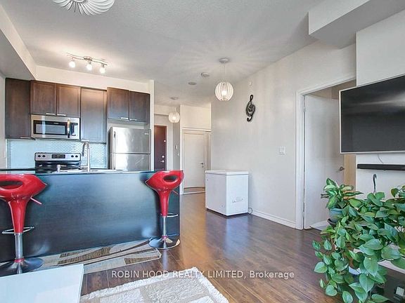 3rd image of 1328 Birchmount Rd #910